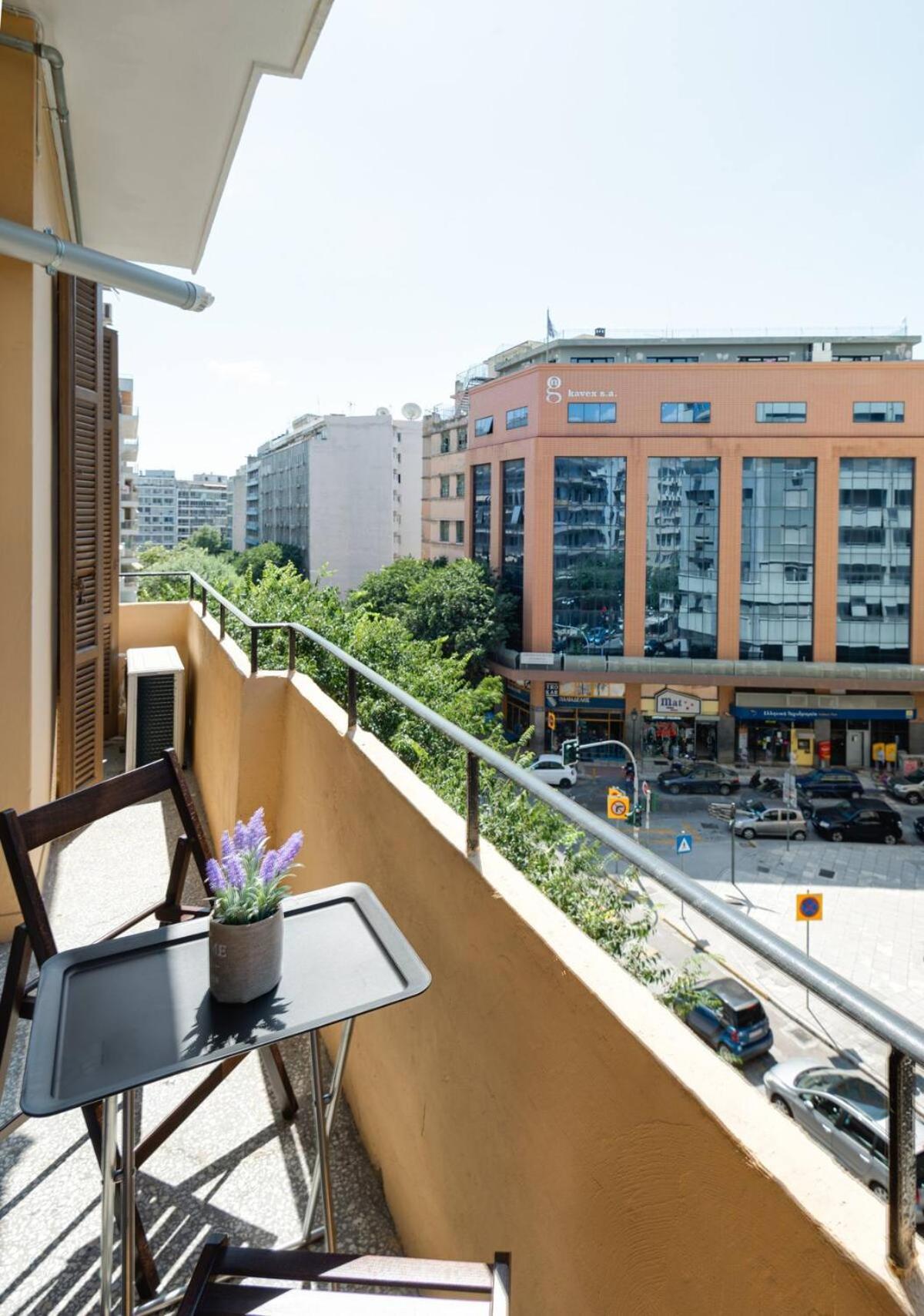 Private Pristine Balcony Home- Heart Of The Center Thessaloniki Exterior photo